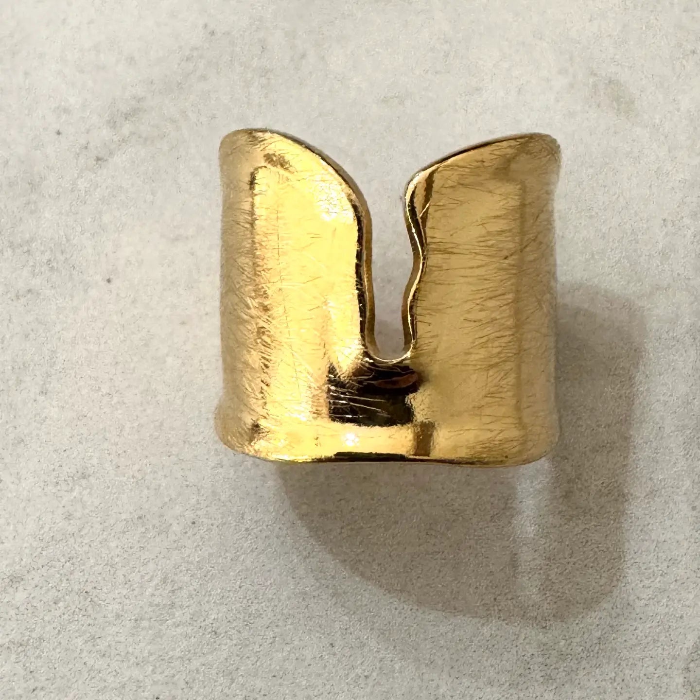 Noguchi Ring aus gebürstetem Edelstahl