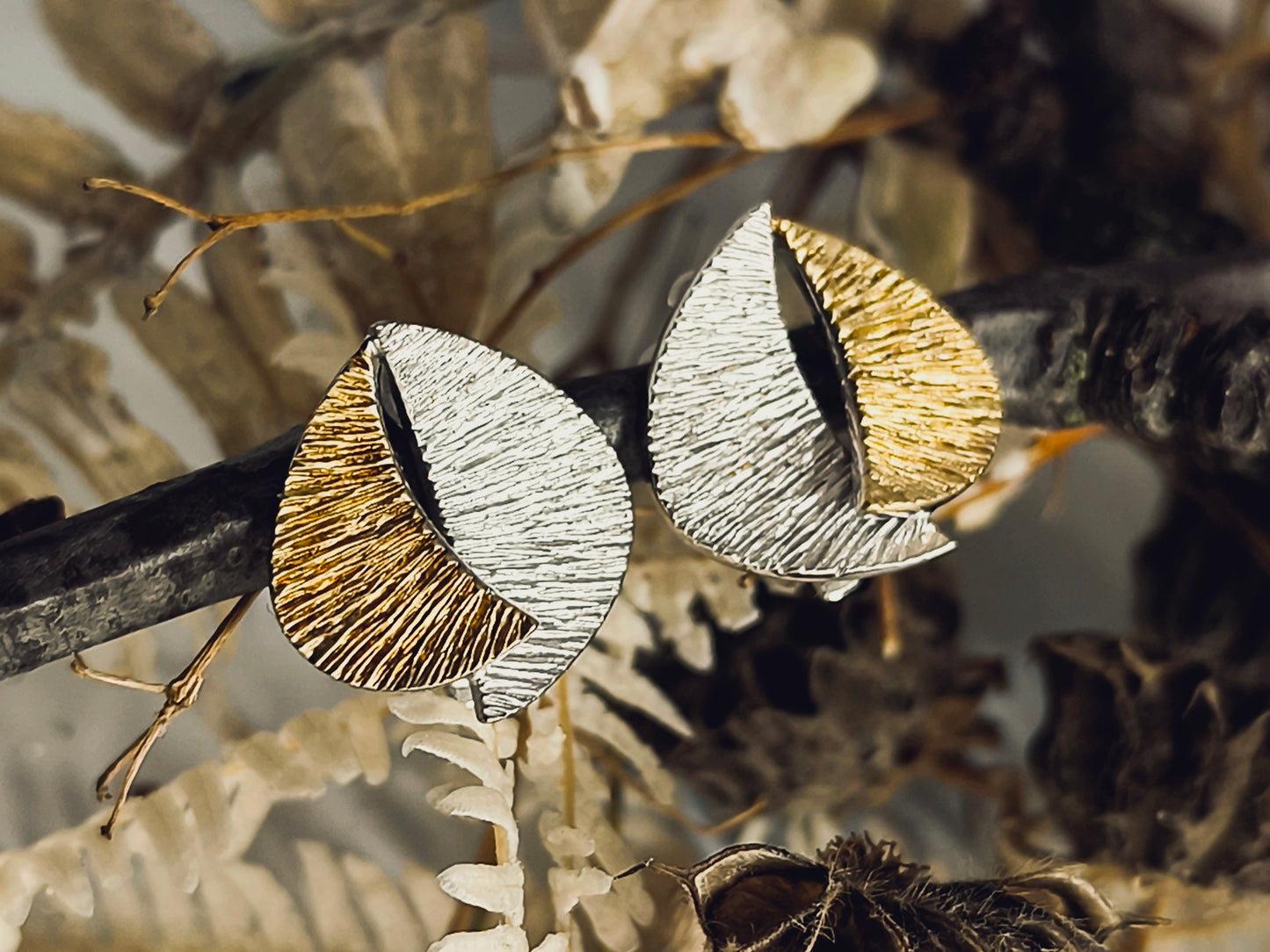 925 Silber Ohrclips mit Goldakzent – Feine Struktur