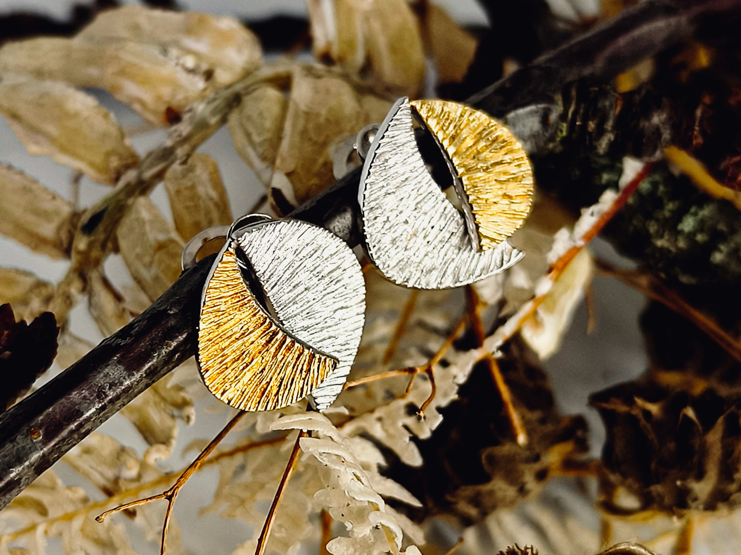 925 Silber Ohrclips mit Goldakzent – Feine Struktur