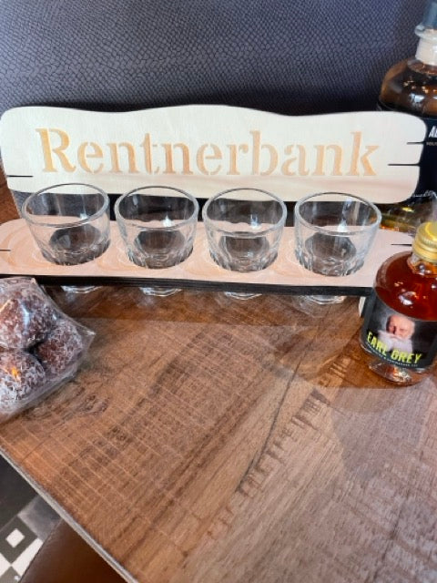 Rentnerbank mit Schnapsgläsern by Lefran - Erlebnis- & Genusskaufhaus