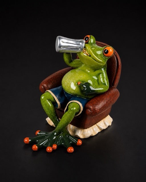 Frosch - im Sessel Bier trinken by Lefran - Erlebnis- & Genusskaufhaus