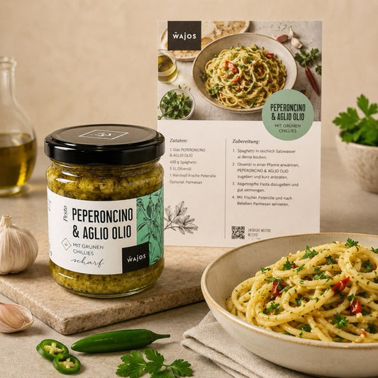 WAJOS Peperoncino & Aglio Olio Pesto 180g Wajos Der temperamentvolle Genuss Italiens: Mit Olivenöl, Knoblauch und grünen Chillies bringt diese Spezialität mit seiner besonderen Würze noch mehr Schärfe in die Küche. Als Dip zu frischem Ciabatta oder als To by Lefran - Erlebnis- & Genusskaufhaus