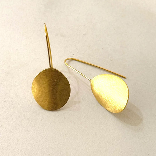 Antena Ohrringe in gebürstetem Gold