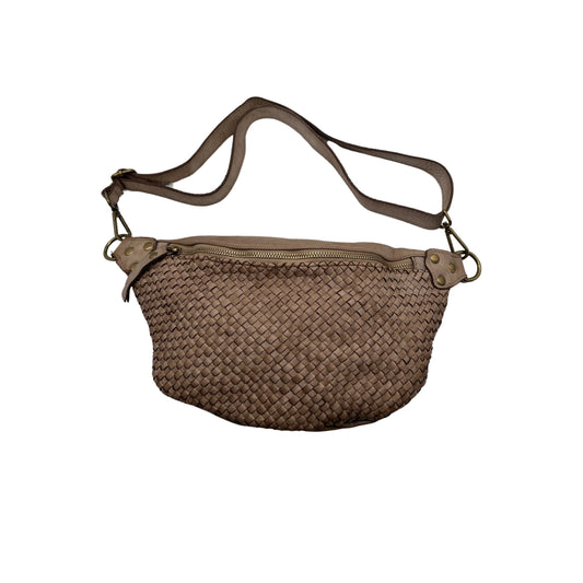 GÜRTELTASCHE LUNA BEIGE AUS GEWEBTEM, GEWASCHENEM LEDER